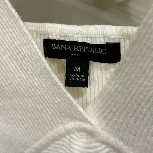 Three medium tops — 2 cropped (Zara & Banana Republic) & 1 bodysuit (Dillards) - Picture 13 of 15